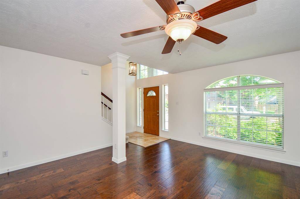 Spacious Living room