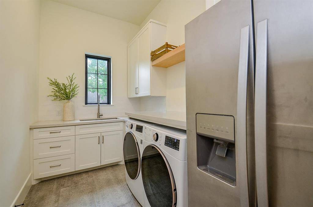 Primary bath offers high end finishes.