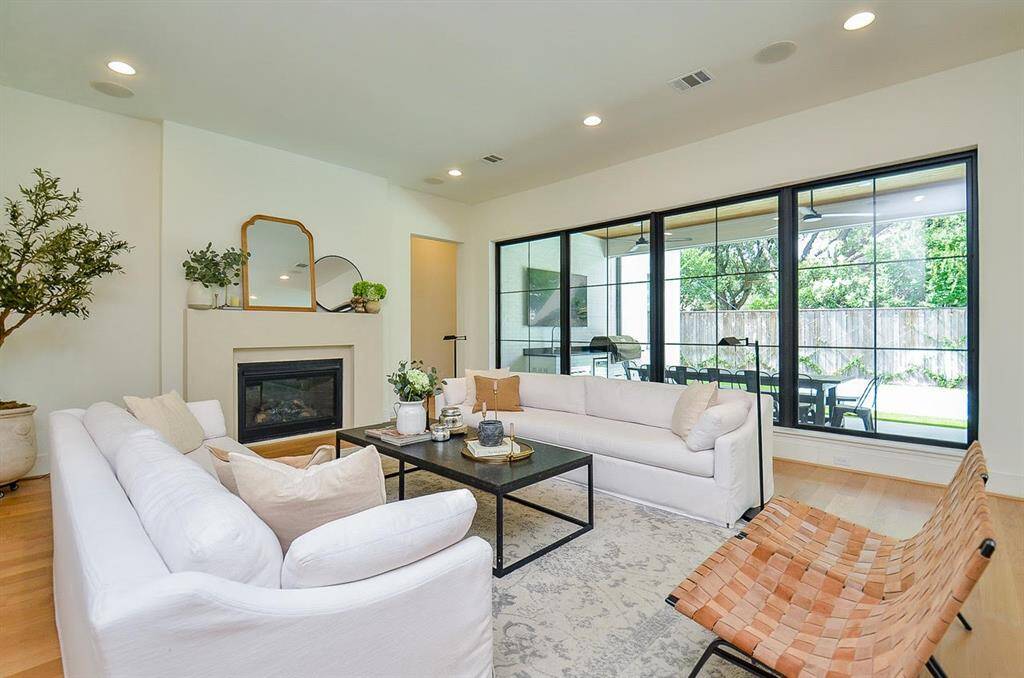 Open concept kitchen, living, and dining area.