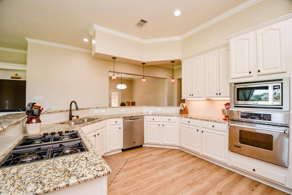 Large beautiful kitchen with lots of counter and cabinet space.