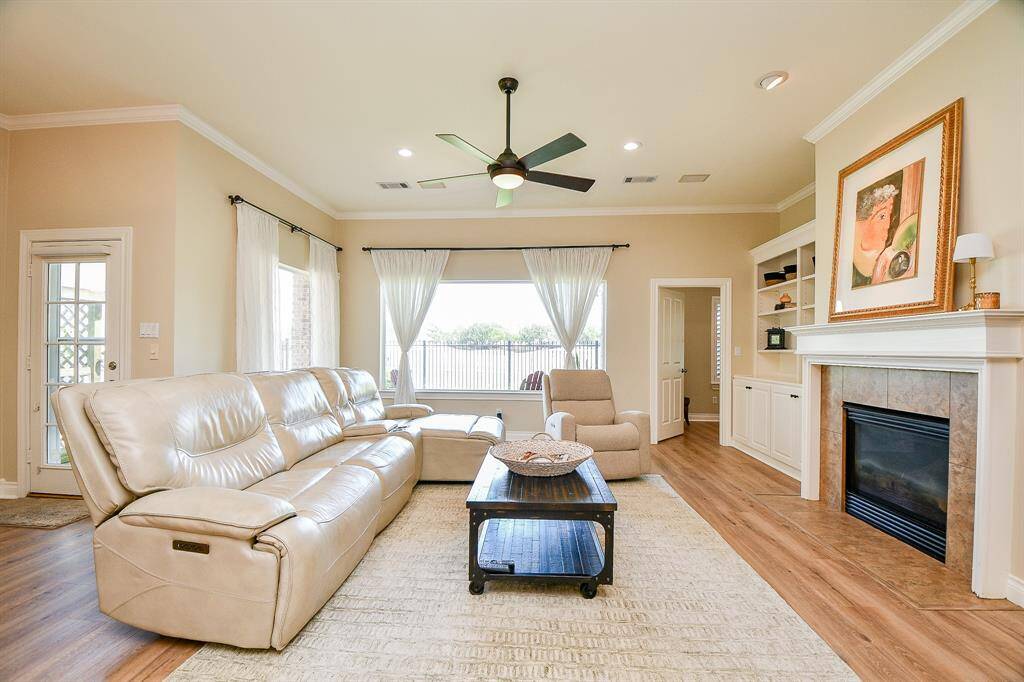 Huge picture window with amazing view of golf course!