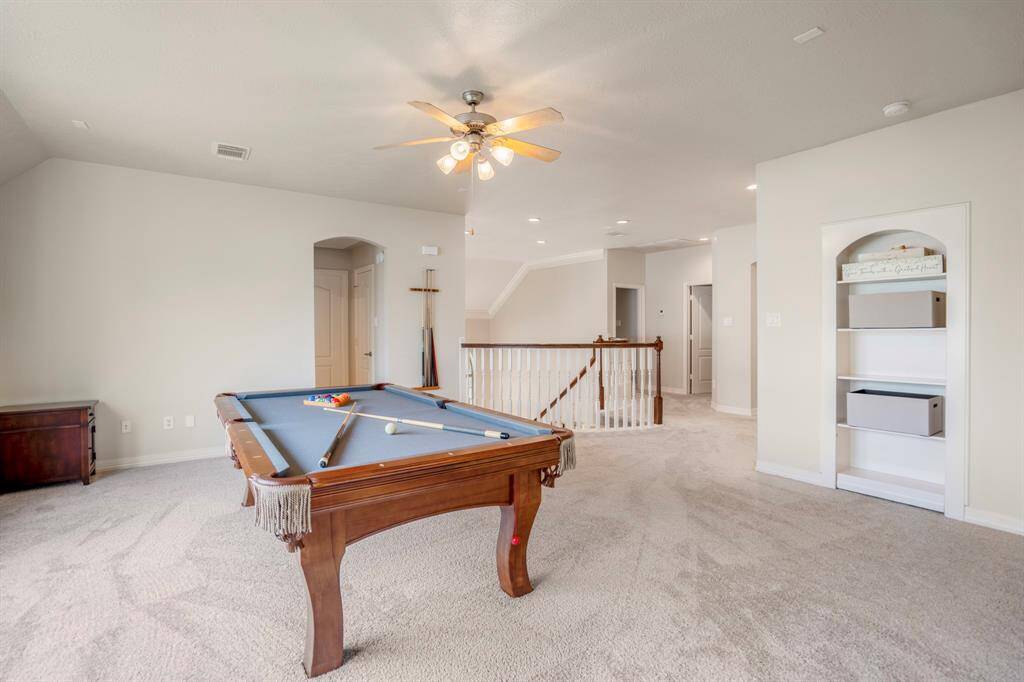 You are going to love being creative, with so much space you have the option of several entertainment areas, seating areas and would be an ideal homeschool area.