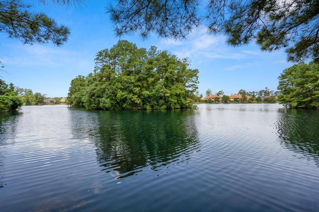 There are 11 lakes and several ponds to enjoy fishing in the Catch & Release lakes, residents are encouraged to be cognizant of the ducks, turtles and other little critters that call these waters home.