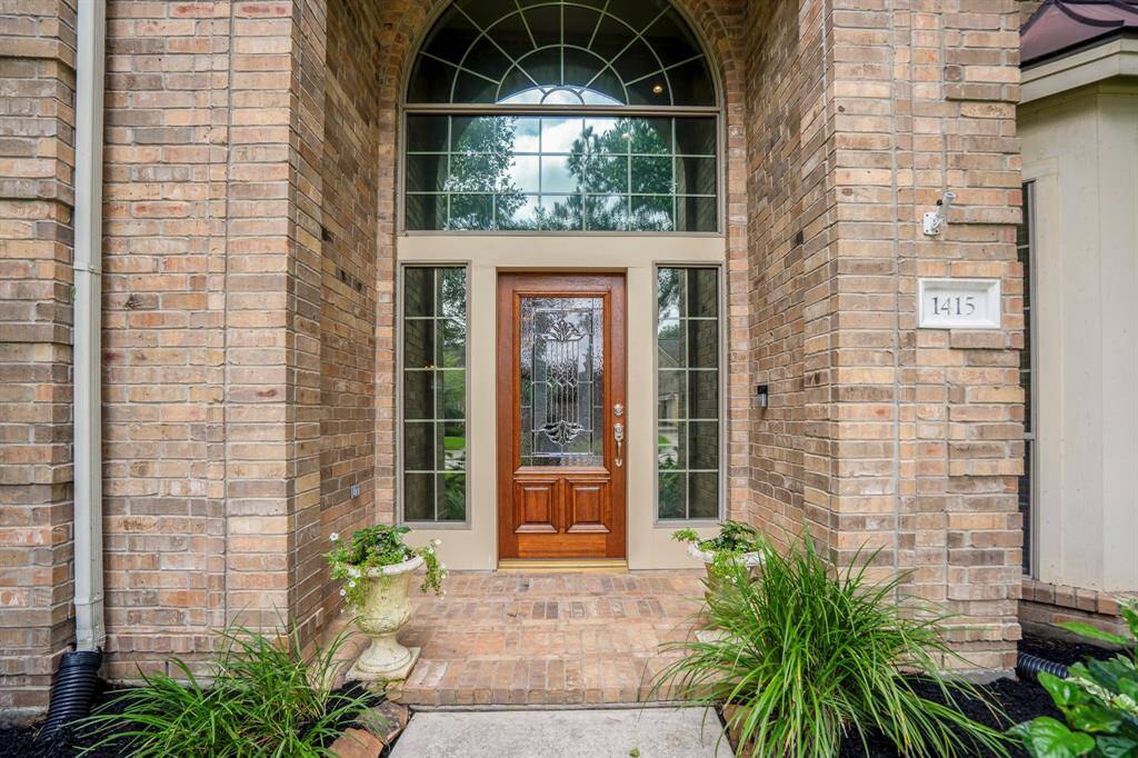 The front covered porch offers a place to greet your guests under the shelter, or receive your parcels in inclement weather.