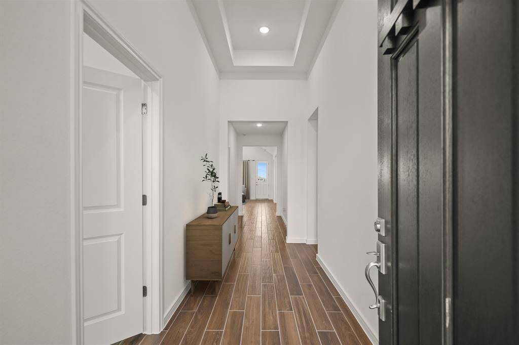Inviting foyer (*Photo not of actual home and used for illustration purposes only.)