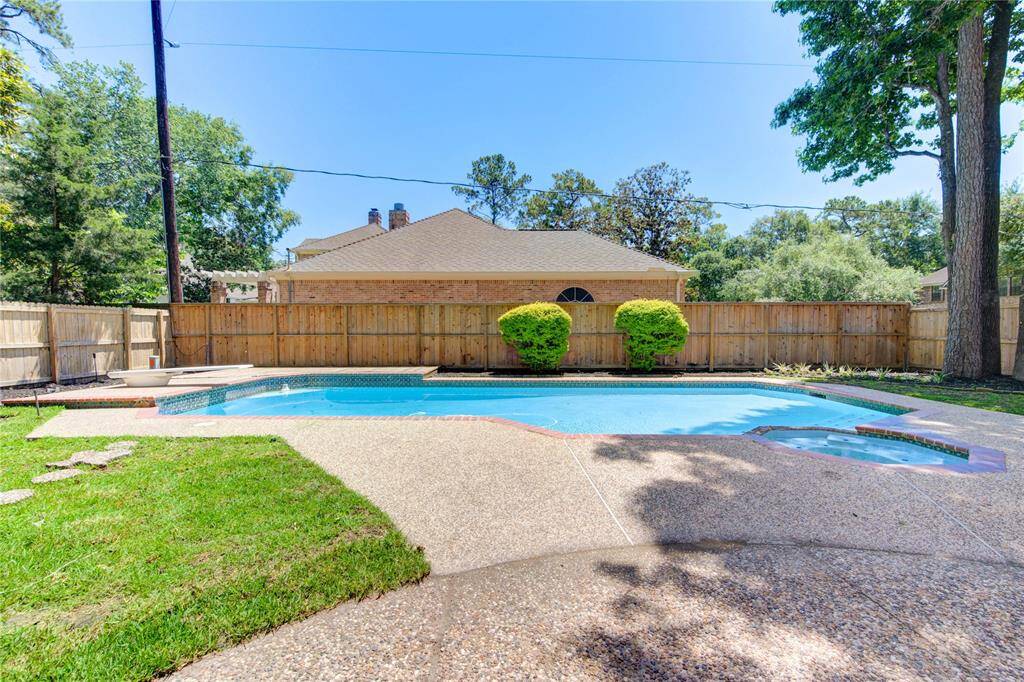 THe home has a lovely pool/spa with a new filter innard and new pool pump.