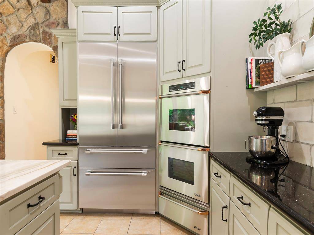 You will appreciate this new professional series, stainless steel built-in refrigerator by Thermador, installed May 2025.