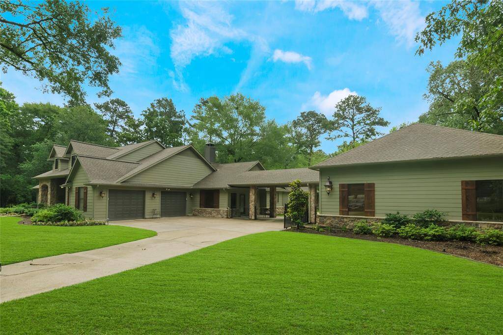 A convenient porte-cochere for covered parking and walkway.