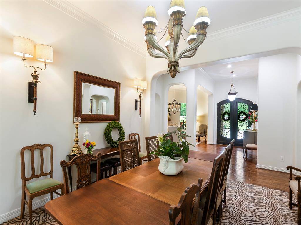This  home also features high ceilings, crown molding, and todays popular paint colors.