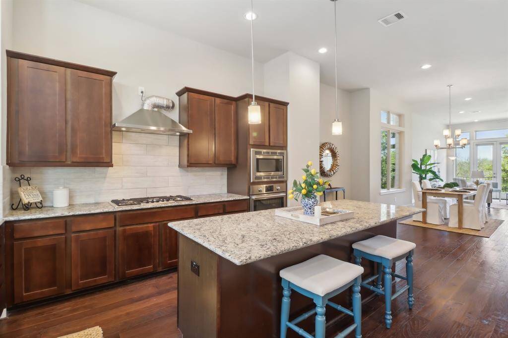 Spacious island- perfect for a couple bar stools and entertain your guests