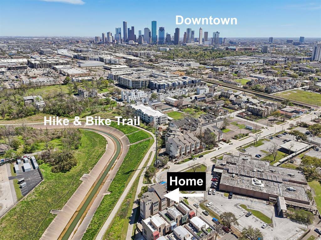 Right next to the White Oak Hike and Bike Trail and only minutes to downtown Houston