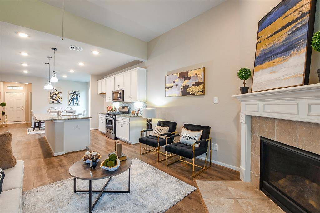 It's clear sailing from kitchen to dining nook!
