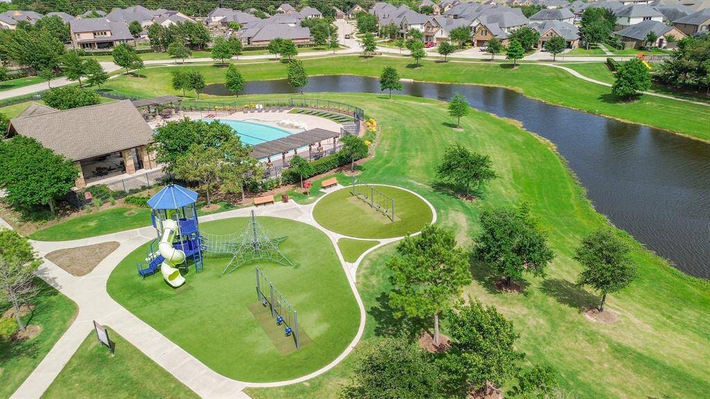 What an amazing view of fun and beautiful natural features !
