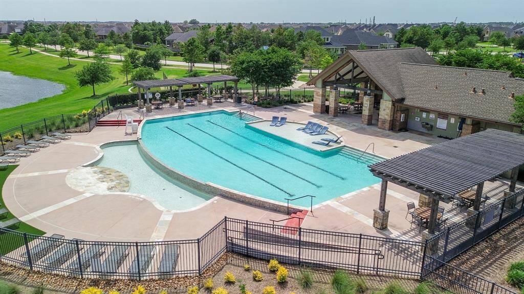 How exiting! An incredible view from above of the Hayden Lakes community center and fabulous pool!