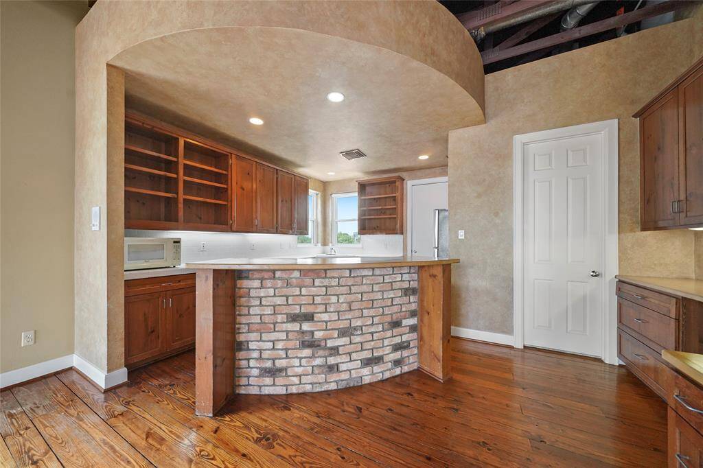 Kitchen - view 1