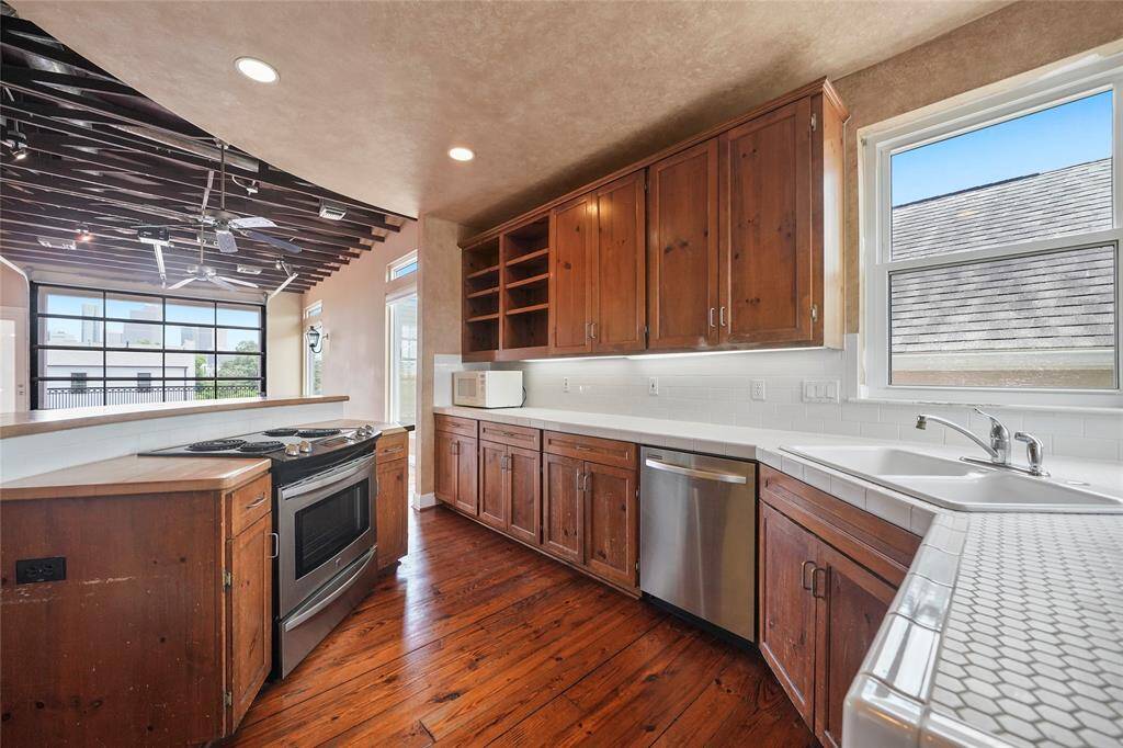 Kitchen - view 4