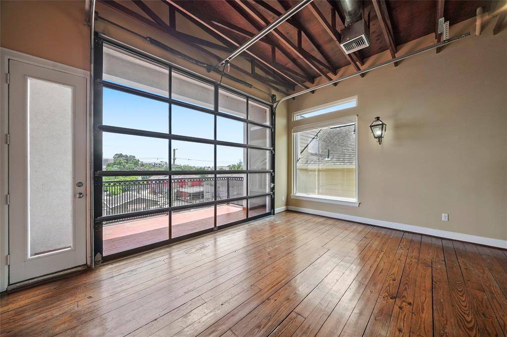 Living Room - view 3