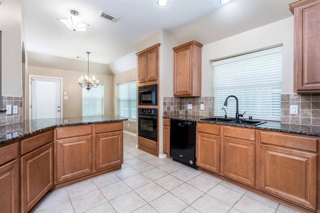 Beautiful cabinets!