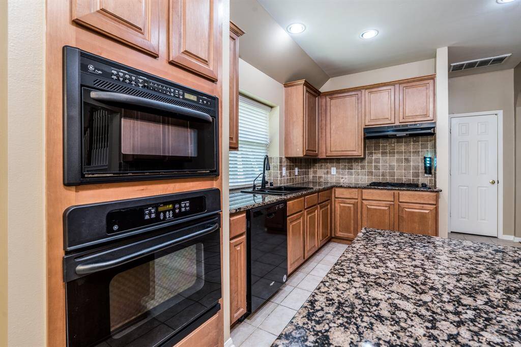 Separate wall oven and gas cooktop!