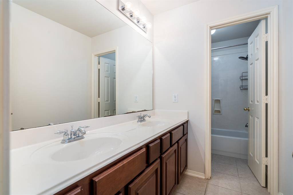 Secondary Bath with Dual sinks