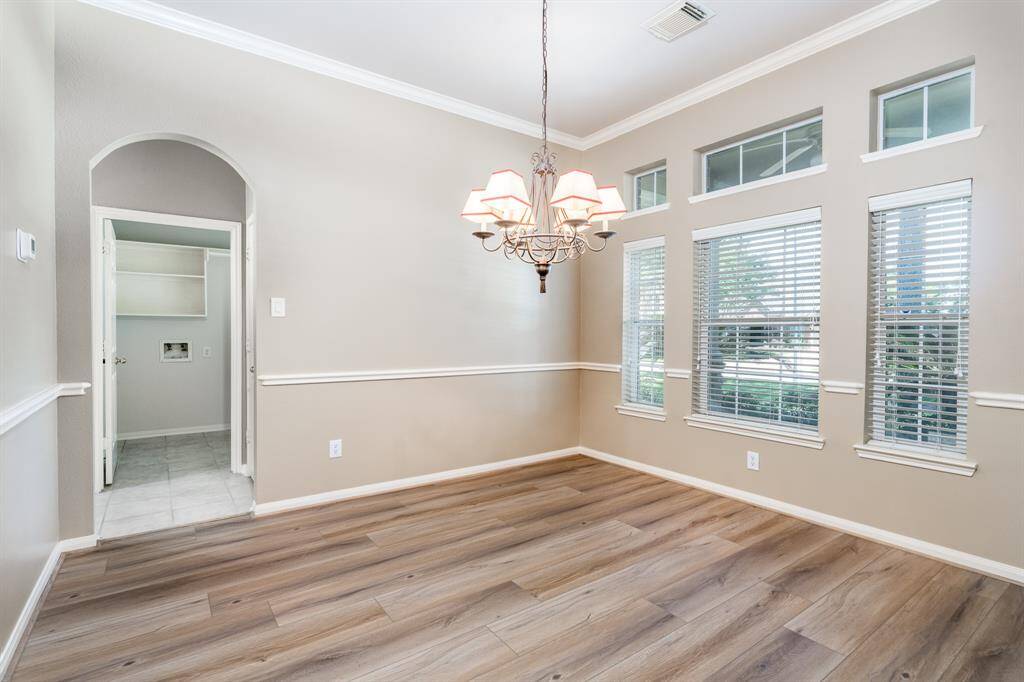 Dining room just to the right of the entry