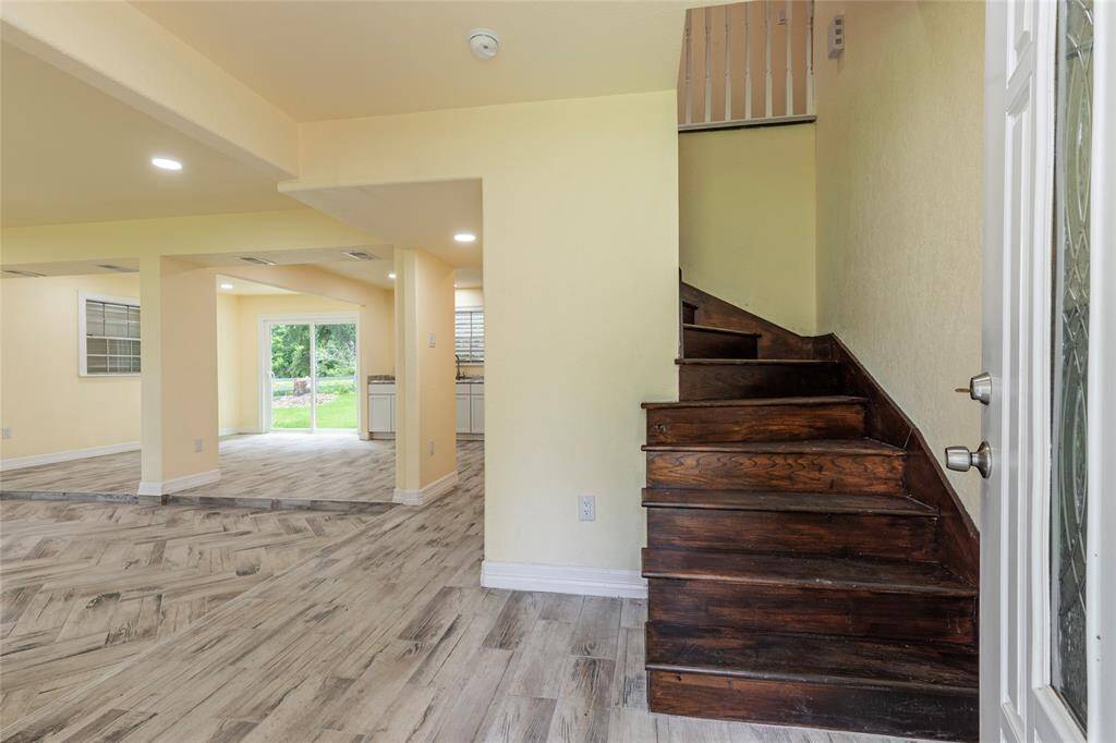 STAIR TO UPSTAIRS