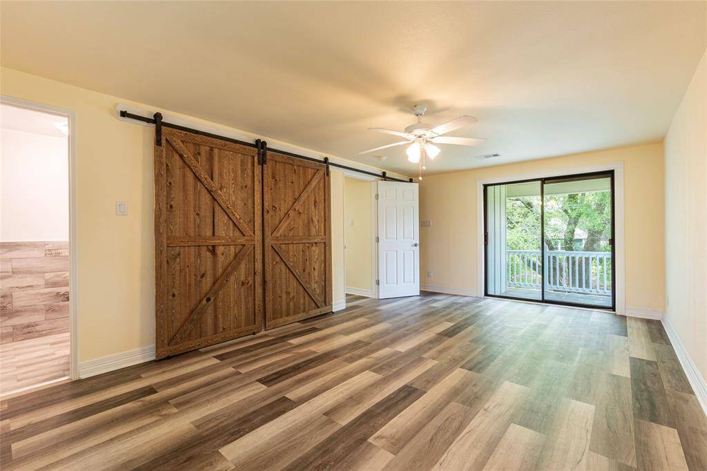 PRIMARY WITH VIEW OF BACK YARD