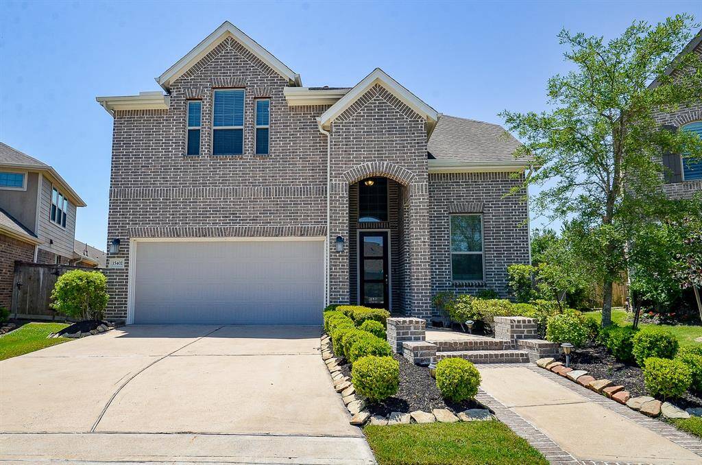 Beautiful two story home, move-in ready!!