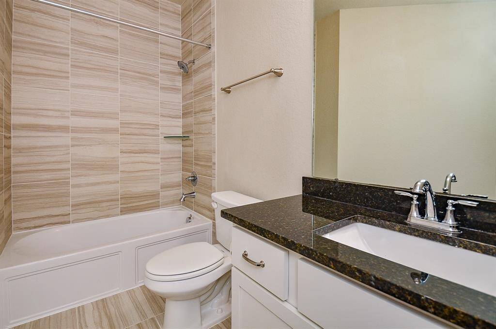Full size bathroom off of the hallway upstairs.