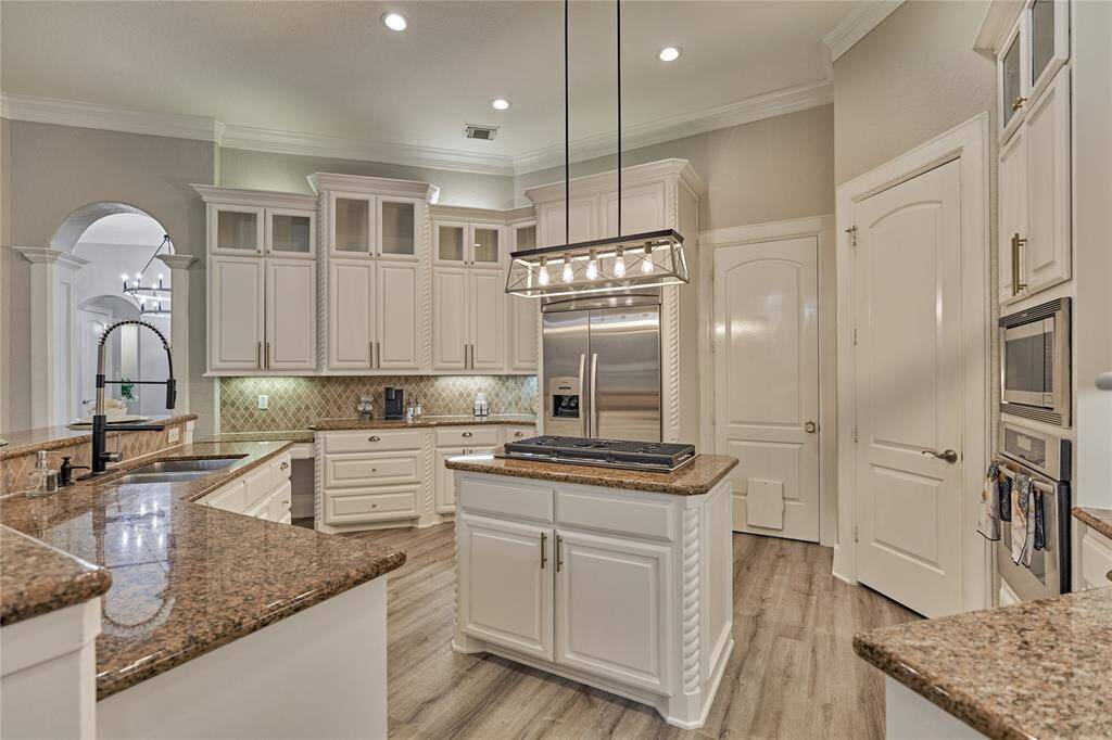 Charming breakfast nook with scenic views