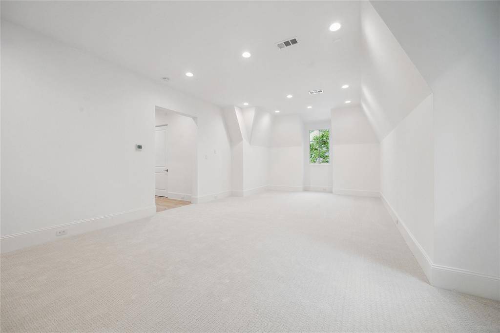 Oversized third floor flex space. Perfect for a gameroom, lounge, office, or more!