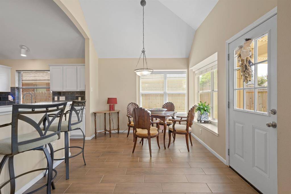 Light filled breakfast area.