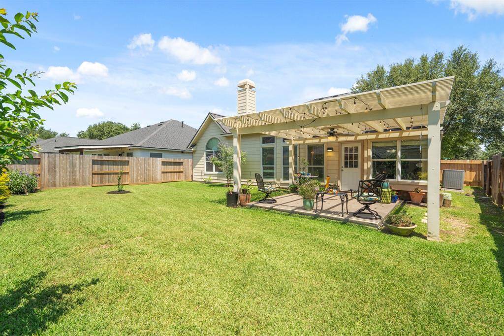 Amazing outdoor space with large patio & pergola.