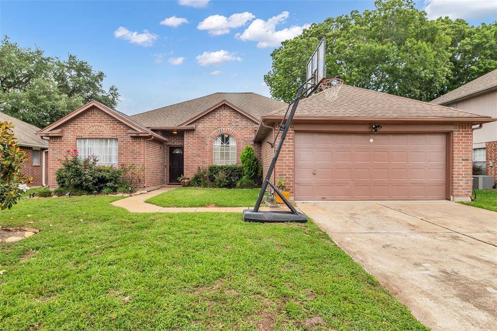 Welcome home to 16222 Indian Cypress Dr in Cypress Point subdivision. One story all bricks beautiful home.