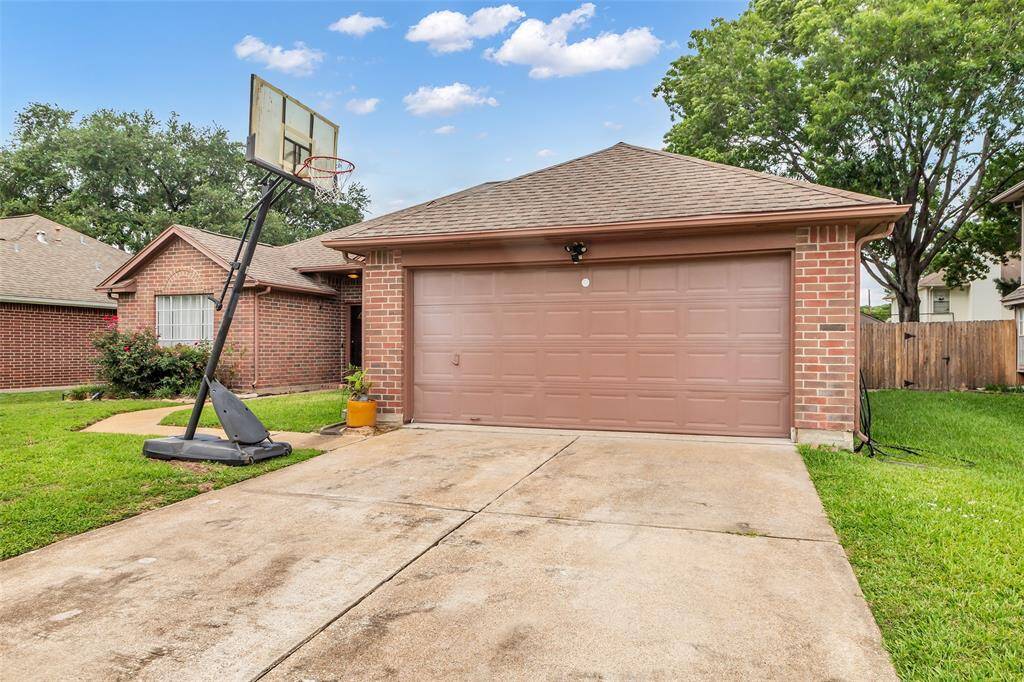 Double wide driveway with ample parking space.