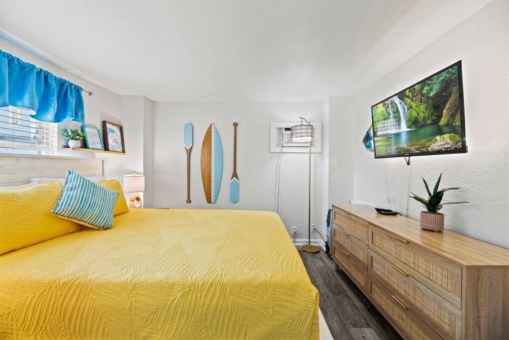 Guest suite/Bedroom downstairs!