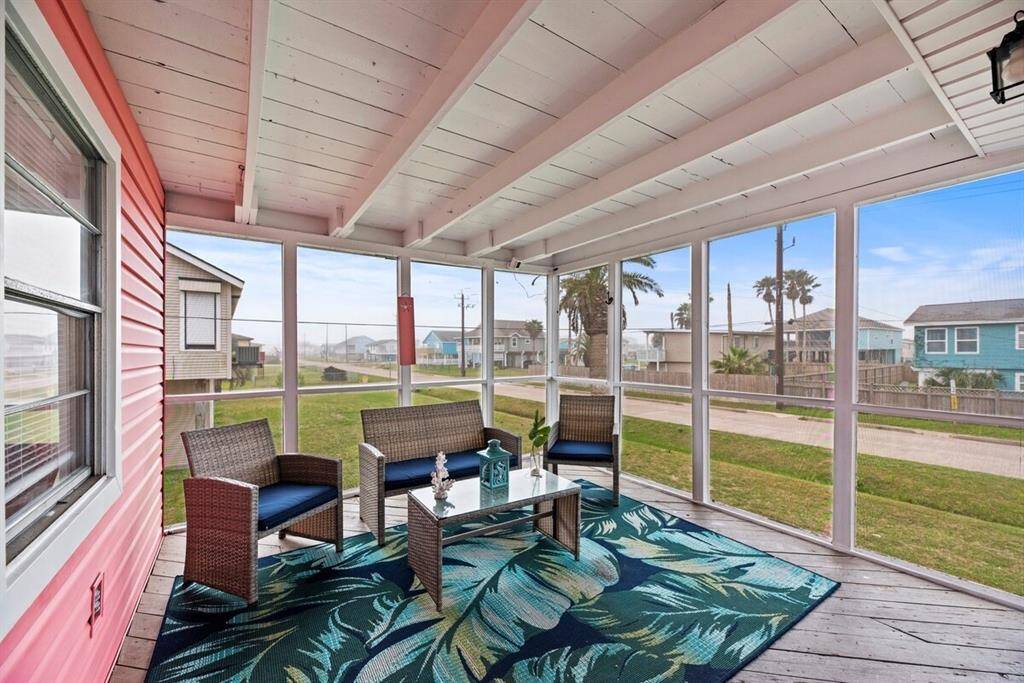 Walkable to the beach!!!