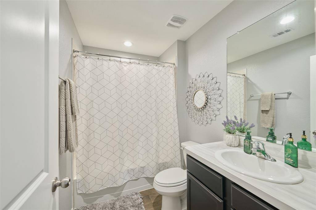 Full Guest Bathroom
