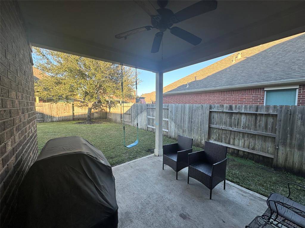 Amazing backyard covered patio in the sought after community of Aliana zoned to Fort Bend ISD. Perfect to set up an outdoor sitting area.