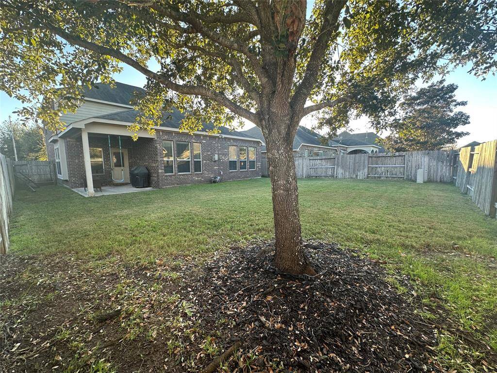 Amazing backyard shot of this gorgeous home in the sought after community of Aliana zoned to Fort Bend ISD. Lush landscaping, well manicured backyard and a wonderful back covered patio. Perfect space for entertaining family and friends.