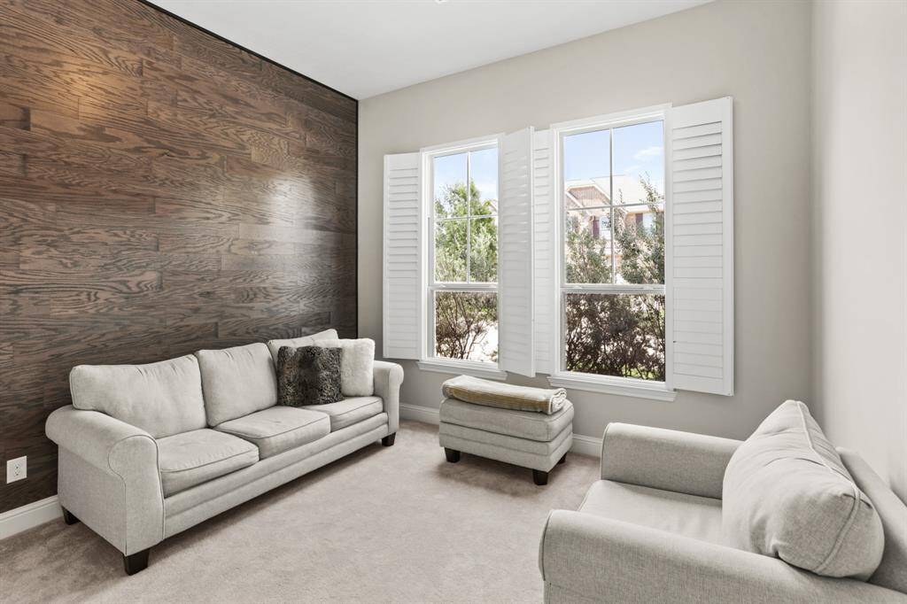 Secondary bedroom conveniently located on the first floor with it's own en-suite bathroom.