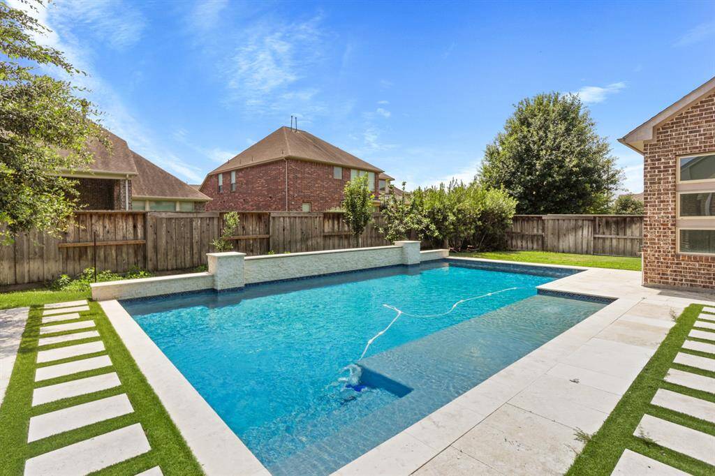 Welcome to your very own backyard oasis!