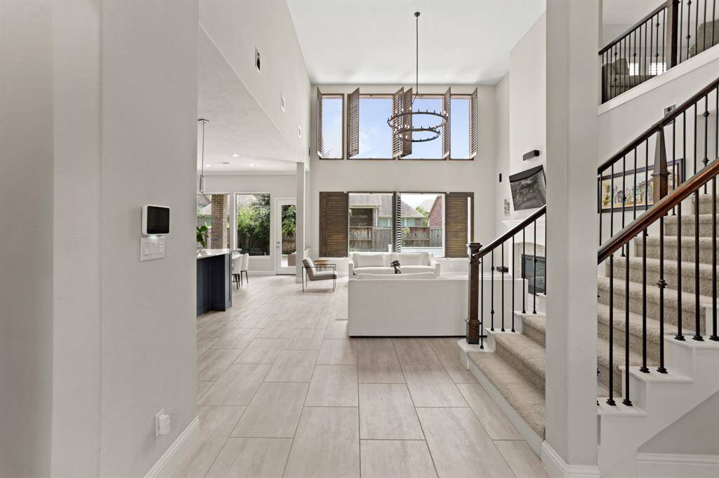 Through the double front doors you are greeted with the high cielings in the foyer.