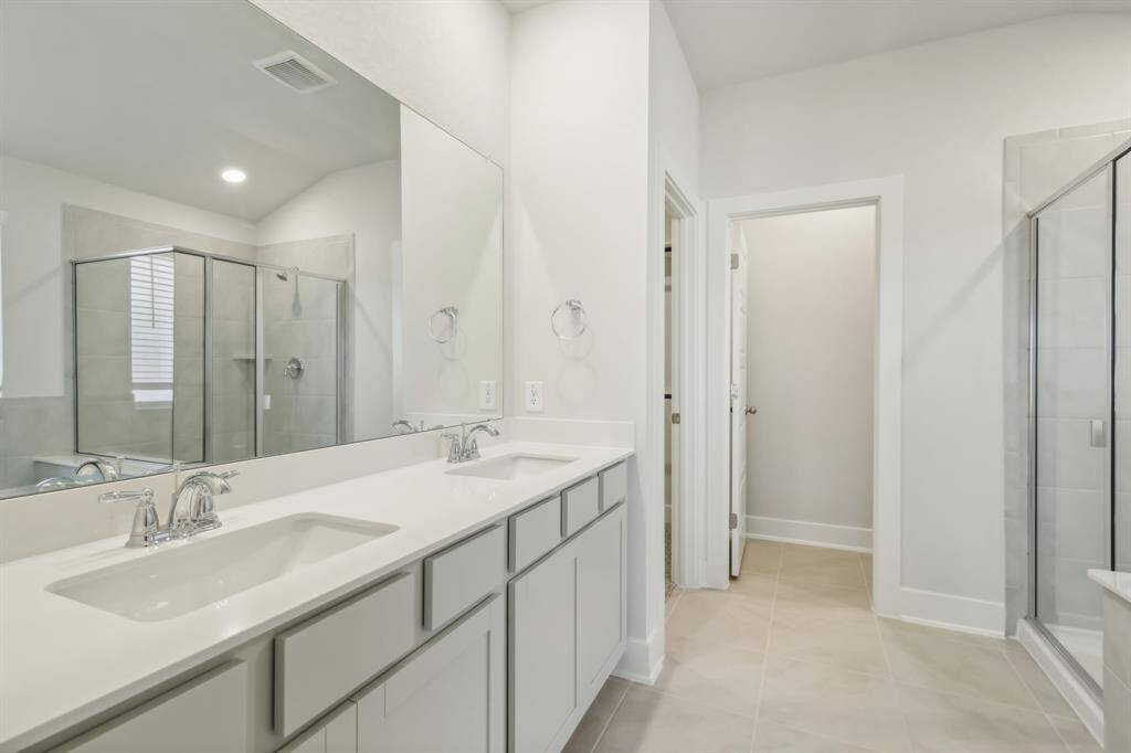 Photo is not of the actual home but is an inspirational photo of builder’s model home and may depict options, furnishings, and/or decorator features that are not included.