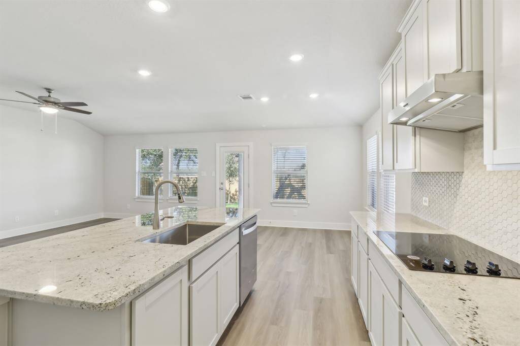 Photo is not of the actual home but is an inspirational photo of builder’s model home and may depict options, furnishings, and/or decorator features that are not included.