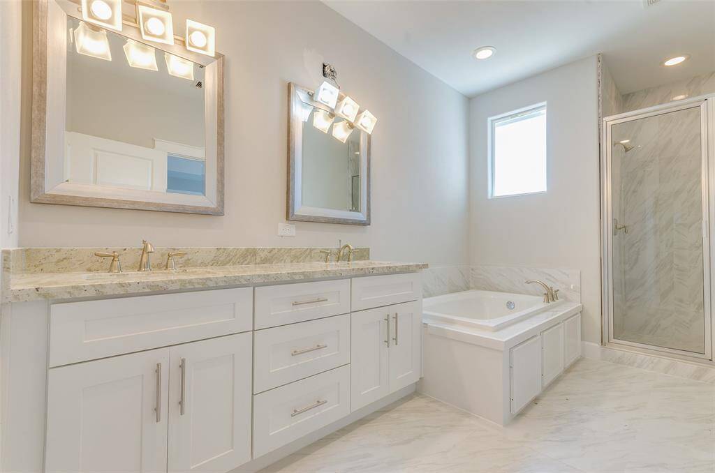 BEAUTIFUL DOUBLE VANITY, GRANITE COUNTERS, SEPARATE TUB AND SHOWER