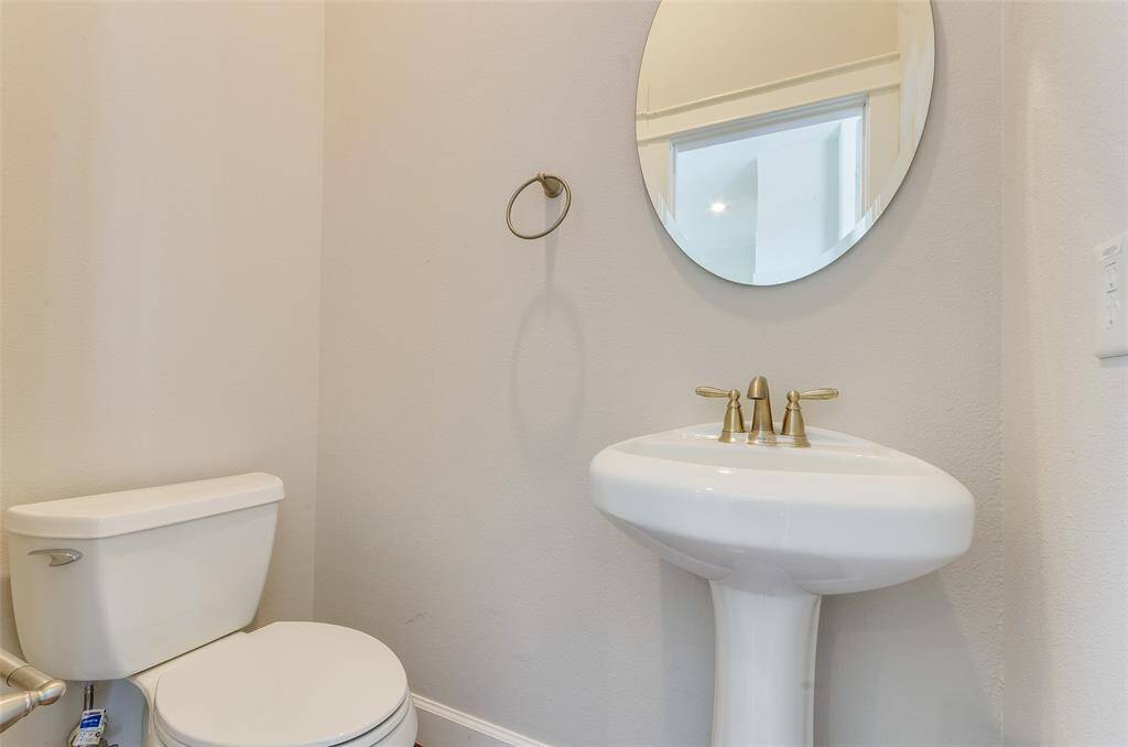 2ND FLOOR POWDER ROOM
