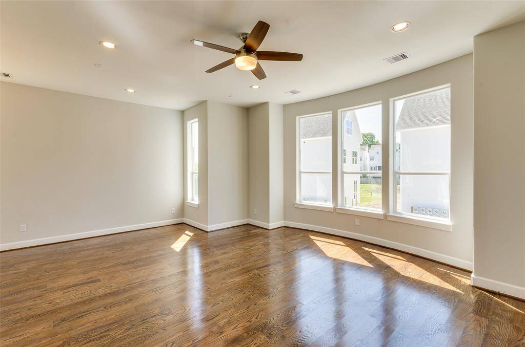 ABUNDANT WINDOWS ARE THE HALLMARK OF THIS LIVABLE FLOORPLAN