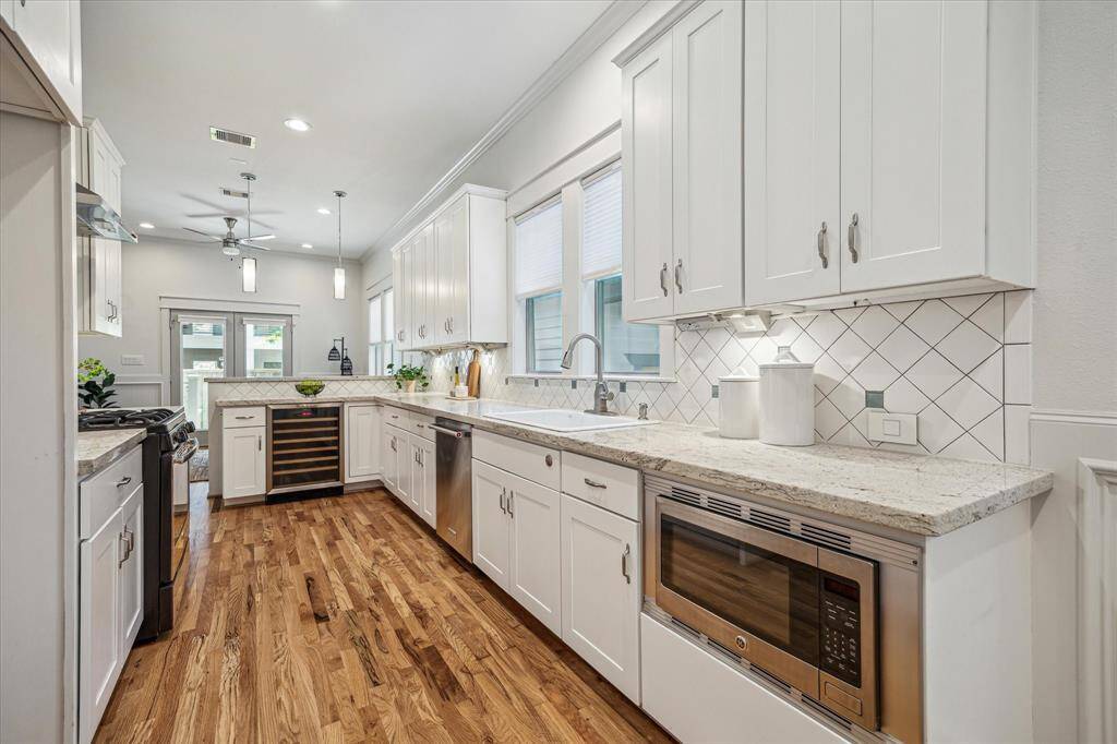 Complete chef's kitchen for all your culinary needs.