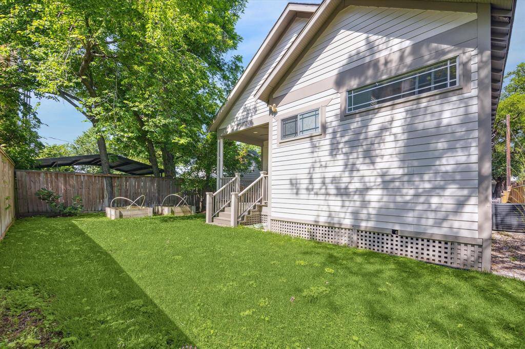 A spacious back yard with plenty of space to play with your furry friends.